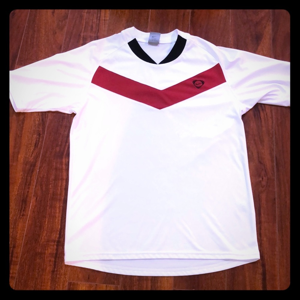 NIKE soccer shirt. Men’s size M. Worn once.